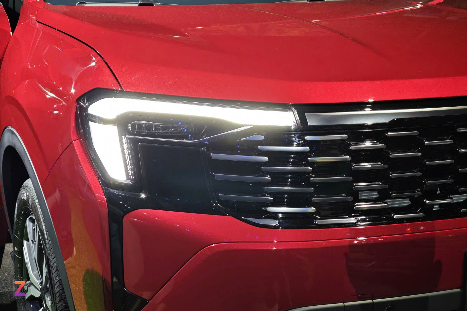 Đèn pha Full-LED tái thiết kế