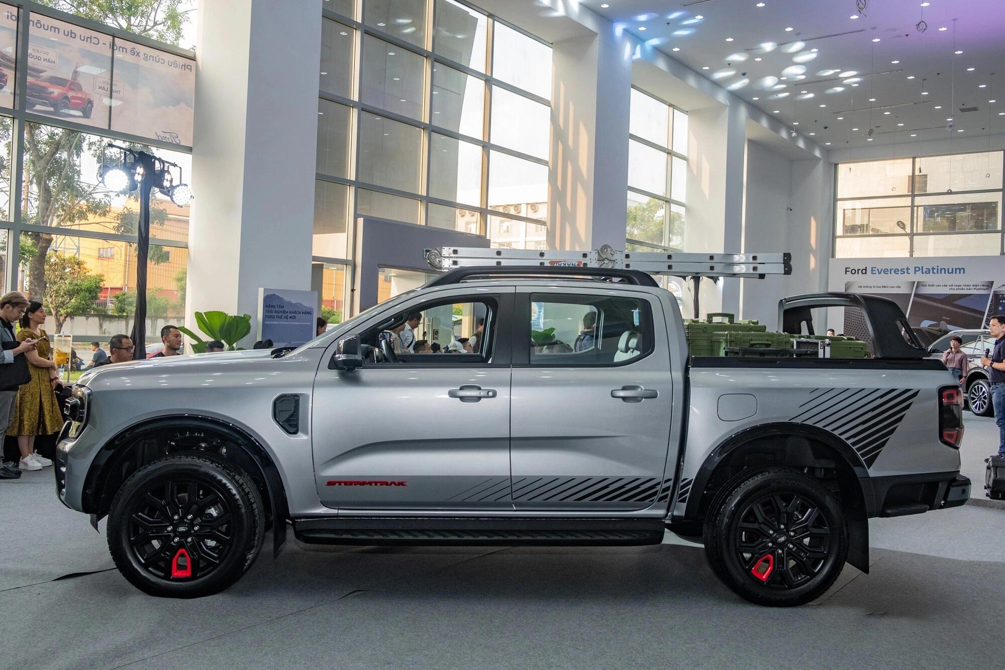 Ngoại thất Ranger Stormtrak
